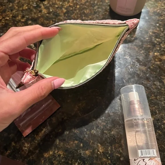 Makeup Brushes and Facial Mist Bundle with Small Cosmetic Case NEW - Picture 3 of 6